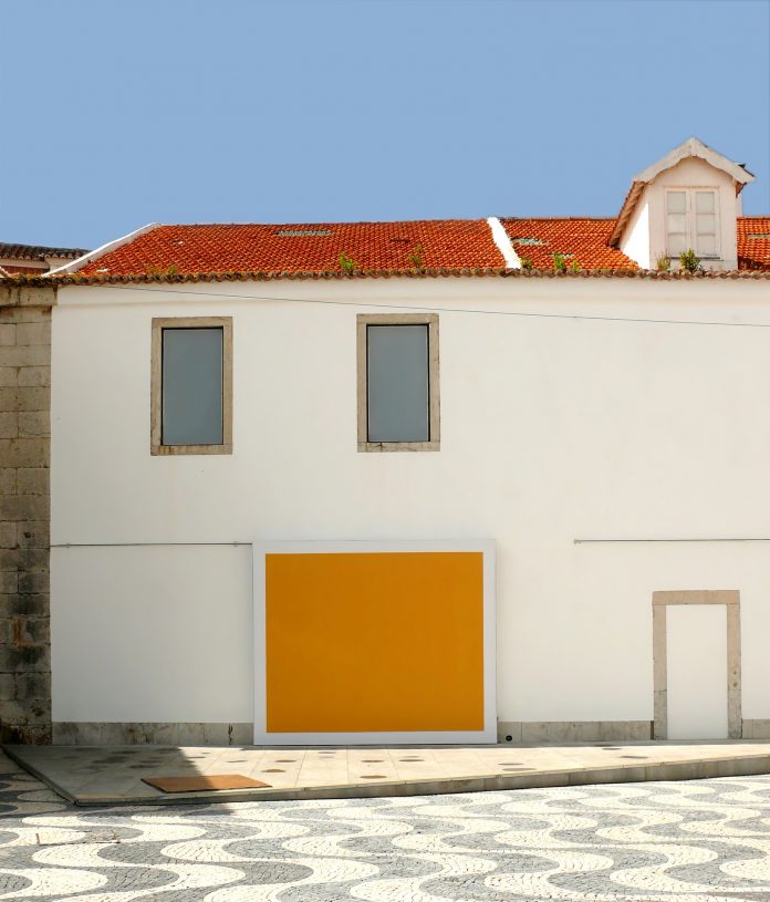 Si le ves rostro a esta casa, es pareidolia El ver figuras reconocibles en manchas, nubes u objetos se conoce en psicología como pareidolia y es fácilmente explicable